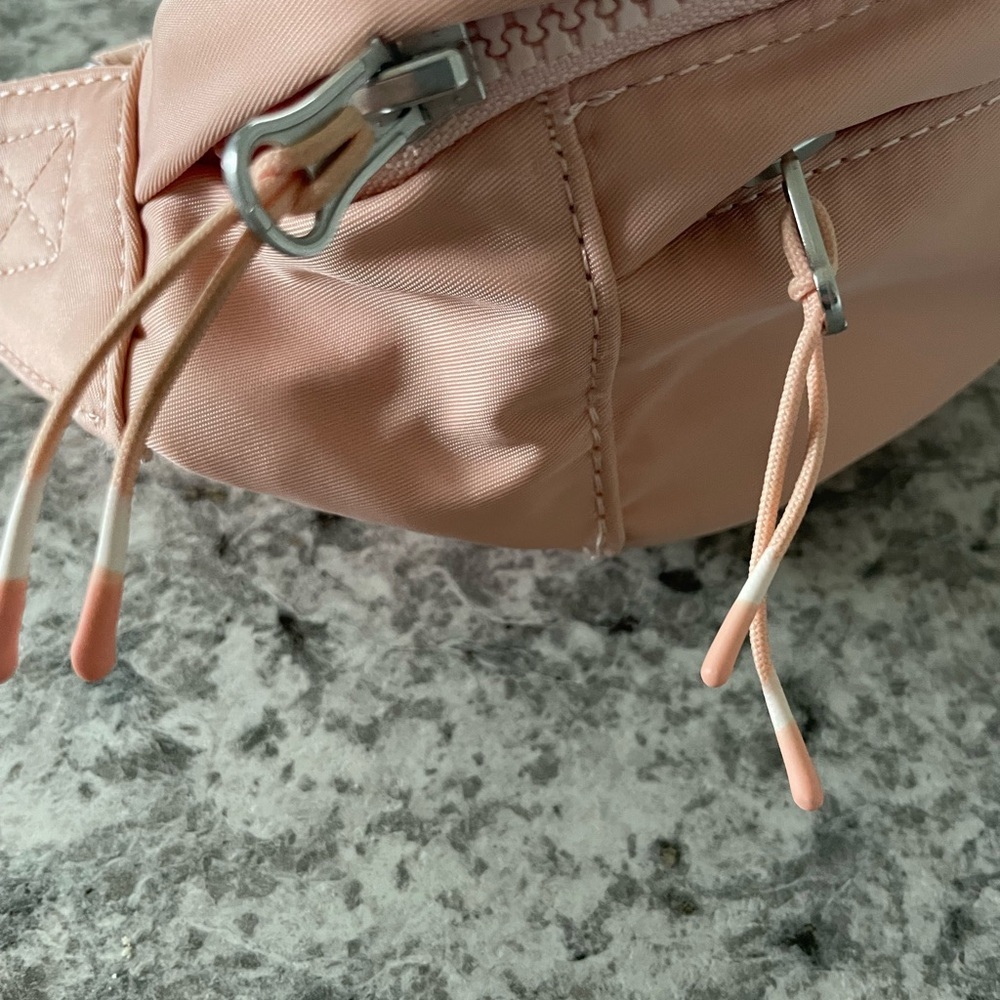 Fabletics Belt Bag color is peach new no tags - image 5